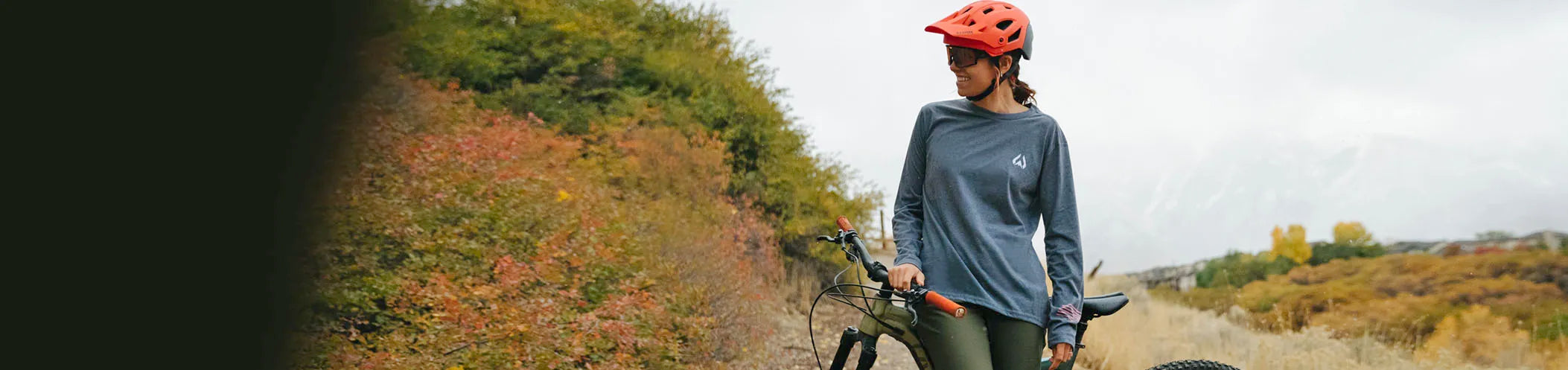 woman wearing long-sleeve mountain jersey